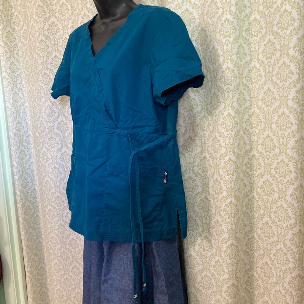 Koi by Kathy Peterson scrubs top - Picture 3 of 7